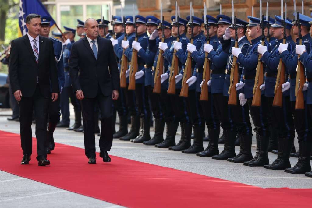 Članovi Predsjedništva BiH svečano dočekali bugarskog predsjednika Radeva