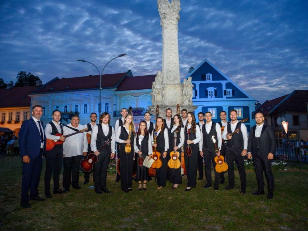 Tamburaški orkestar Mostar gostovao na Festrivalu "Zlatne žice Slovonije"