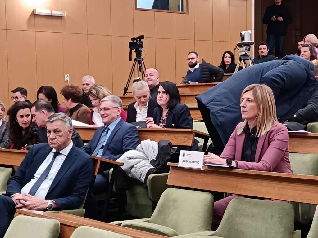 Prekinuta sjednica Gradskog vijeća Grada Zenica, nije bilo većine za usvajanje dopune i dnevnog reda