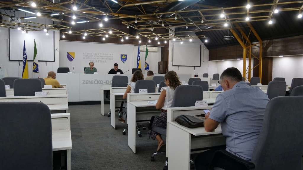 Još aktivan požar na Tajanu, nema naznaka kad bi mogao biti ugašen