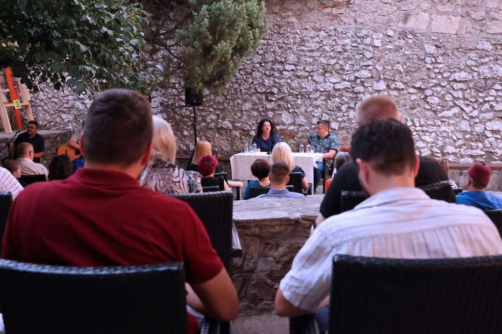 Mostarsko ljeto: Održana večer posvećena Nedžadu Ibrišimoviću i i Dževadu Karahasanu