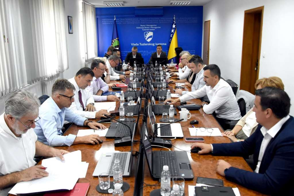 Vlada TK - Smanjen obim letova iskoristiti za infrastrukturne projekte i strateško planiranje