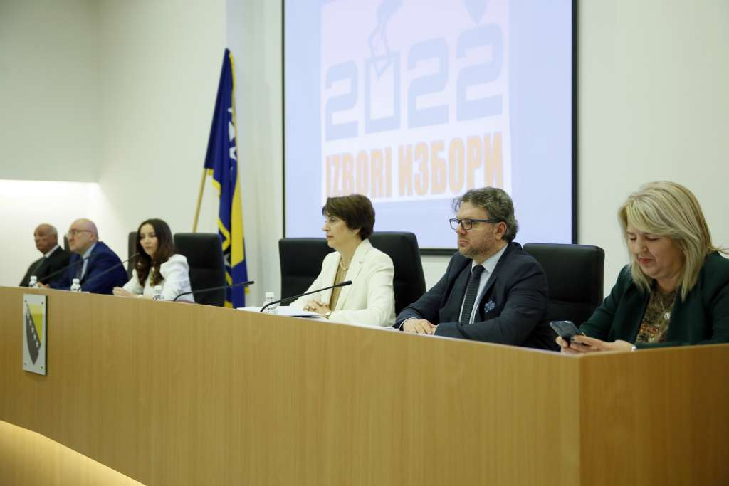 Javni poziv za izbor kandidata za supervizore izbornog procesa u općinskim/gradskim komisijama