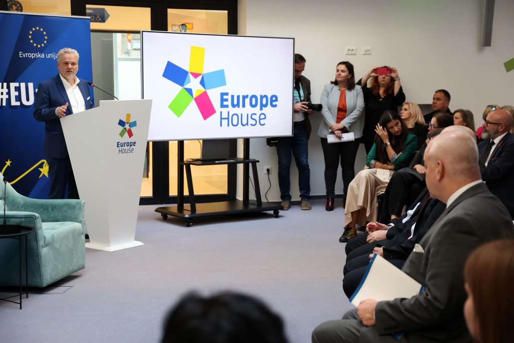 Sattler i Aggeler: Osigurati sigurnost novinara i novinarki