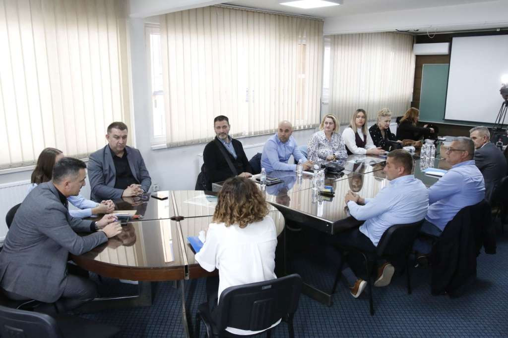 Potpisani ugovori sa 13 centara za socijalni rad iz TK, dodijeljeno 130.000 KM za opremu