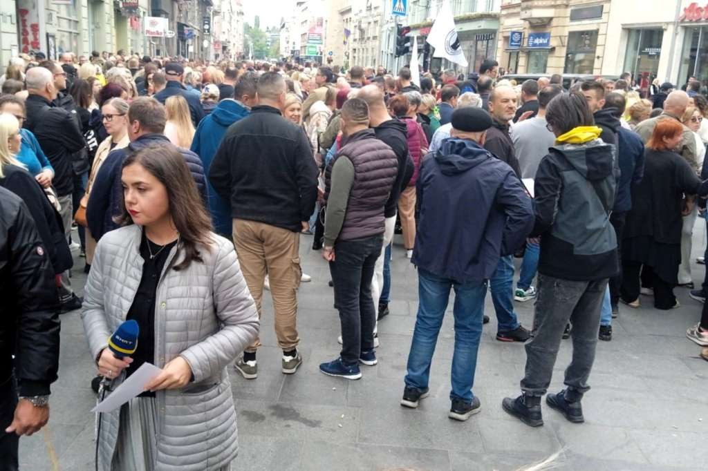 Sindikat radnika u zdravstvu KS-a organizirao protestnu šetnju u centru grada
