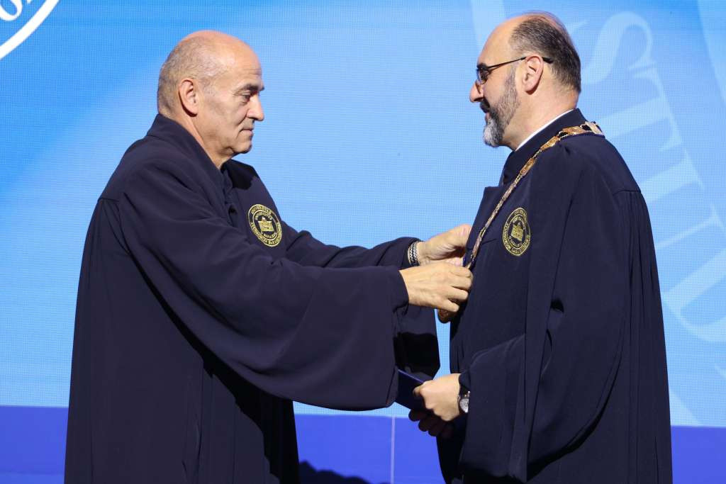 Tariku Zaimoviću na svečanoj inauguraciji uručeno rješenje i rektorski lanac UNSA