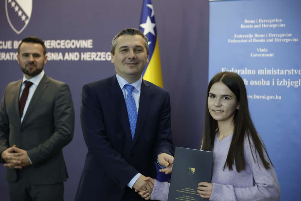 U Vladi Federacije BiH dodijeljene stipendije za 933 studenta povratnika