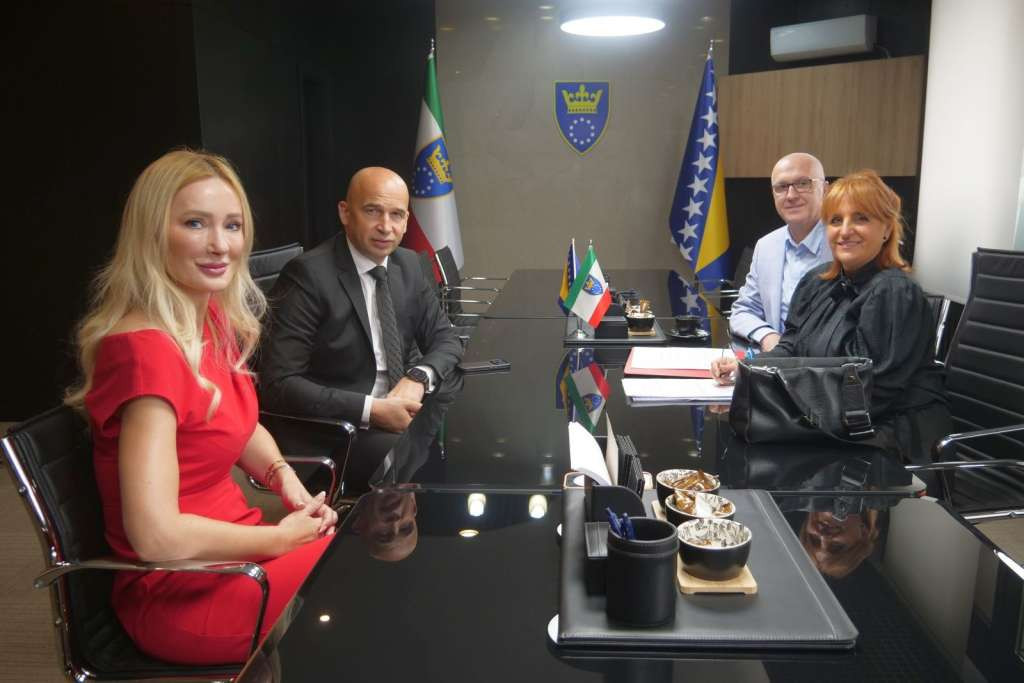 Premijer Pivić i ministrica Salčinović razgovarali s predstavnicima Komore medicinskih sestara