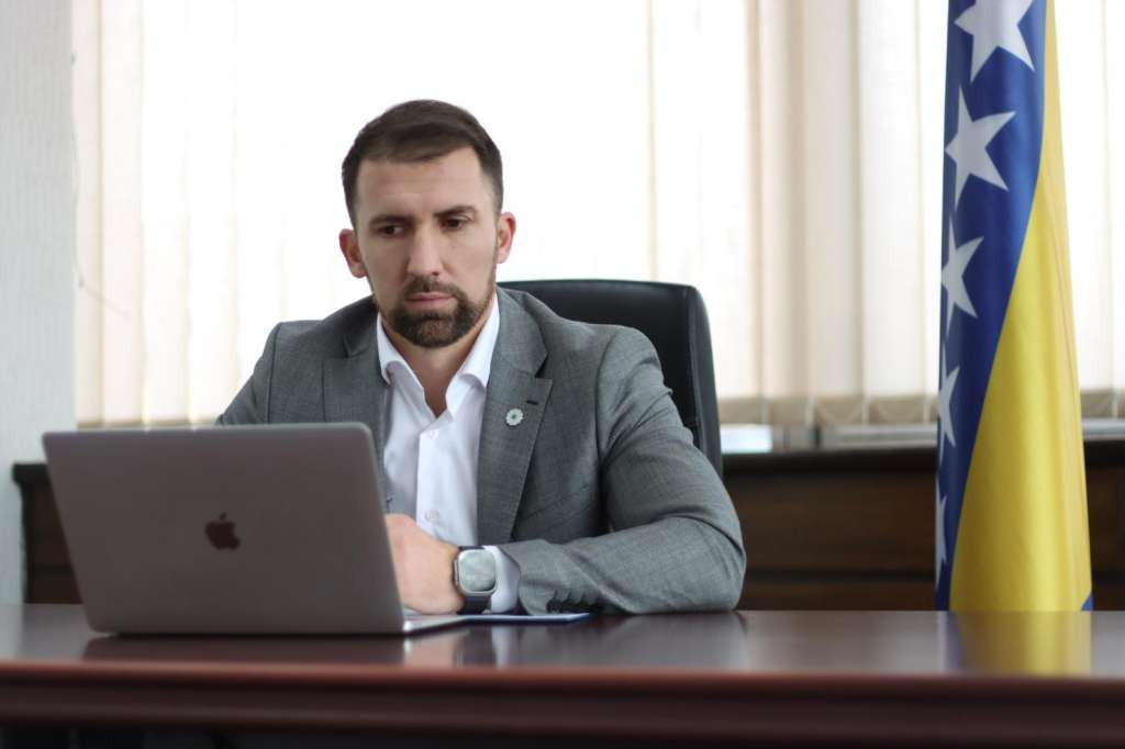 Delić pozvao javnost da doprinese unapređenju zakonskih rješenja za oblast socijalnih usluga