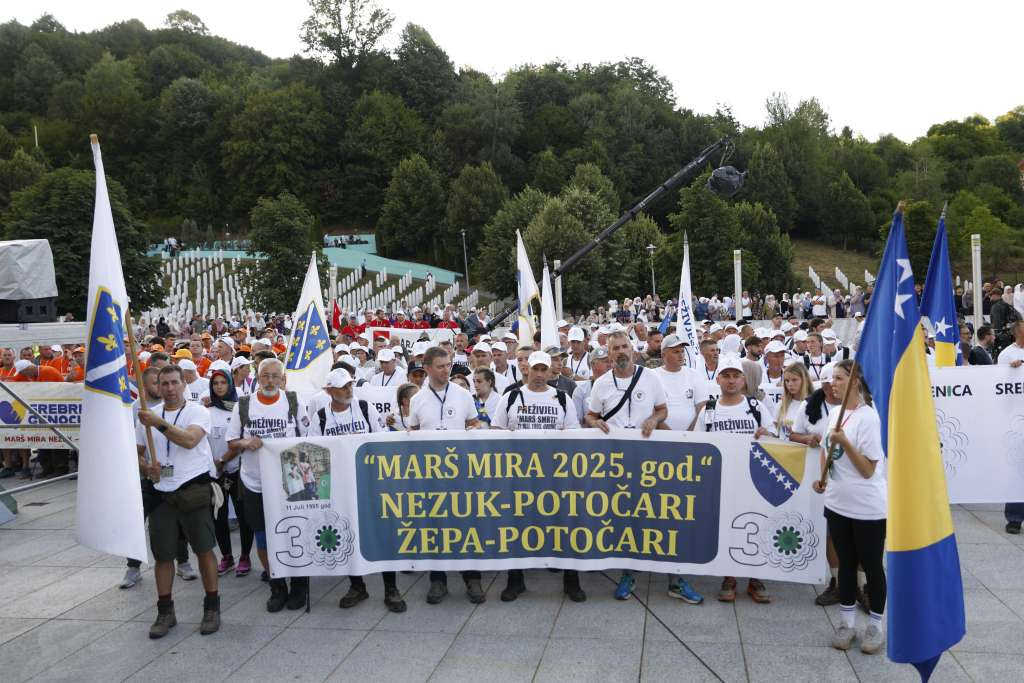 Više od osam hiljada učesnika Marša mira stiglo u Potočare