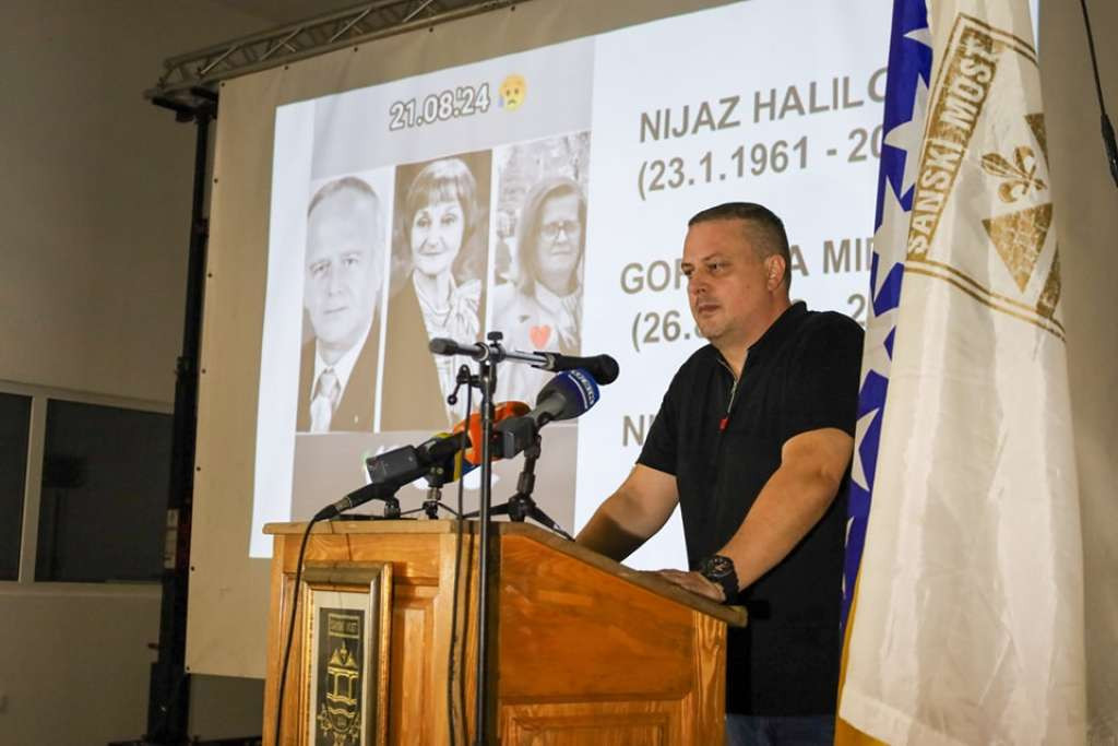 Mijatović na komemoraciji u Sanskom Mostu: Razumijem bol porodica ubijenih