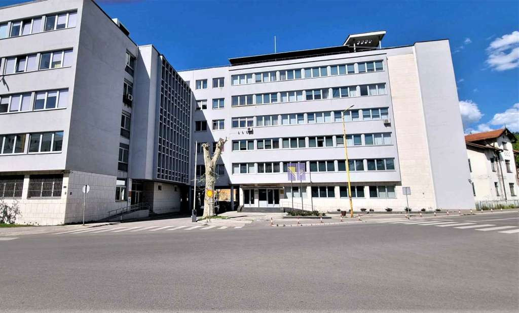 Tuzlak Nezir Šarić u pritvoru zbog oštećenja 11 mezara na gradskom mezarju