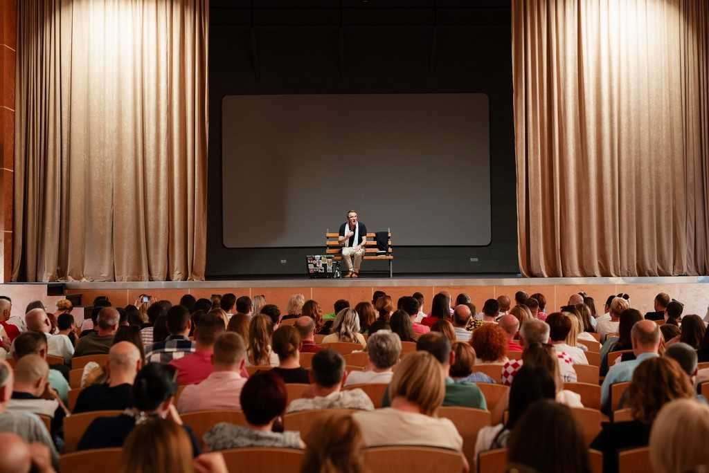 Tarik Filipović predstavom ''Ćiro'' zatvorio SMART fest u Stocu