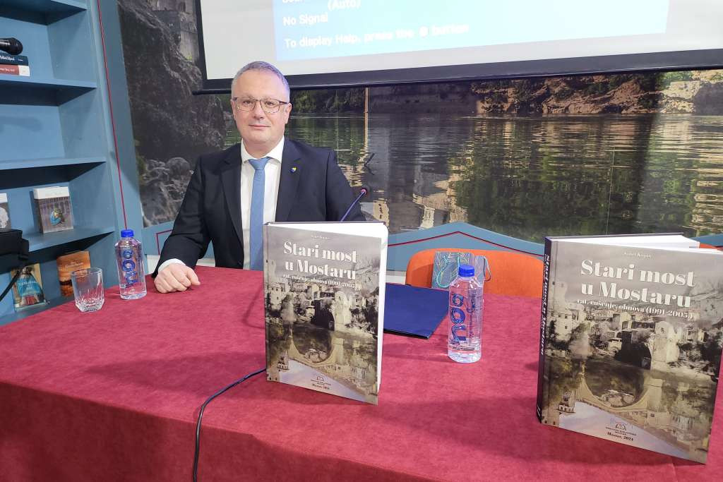 Predstavljena knjiga Sanela Kajana 'Stari most u Mostaru rat, rušenje, obnova 1991. - 2005.',