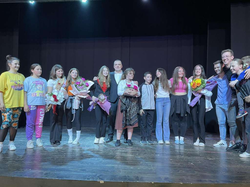 Predstavom 'Imitacije' GKM-a Vitez zaključeni 8. Dani hrvatskog kazališta u BiH