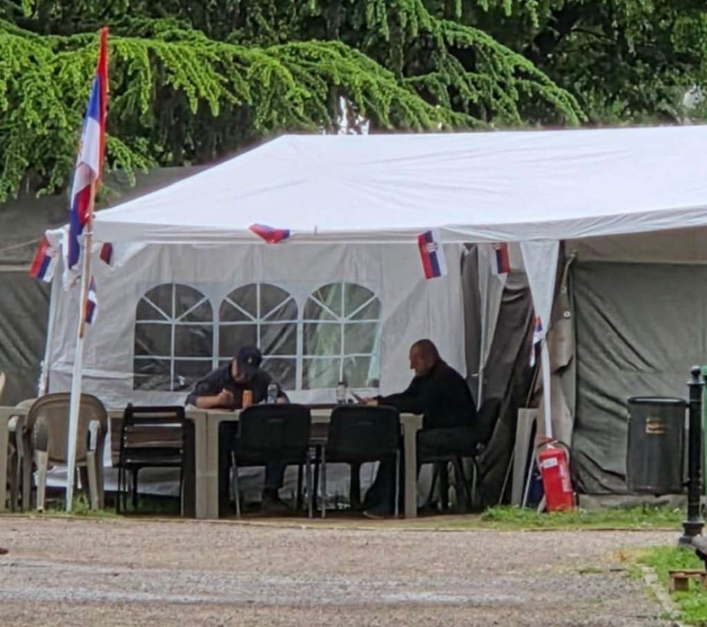 Šatori pred Skupštinom Srbije, središte grada paralizirano