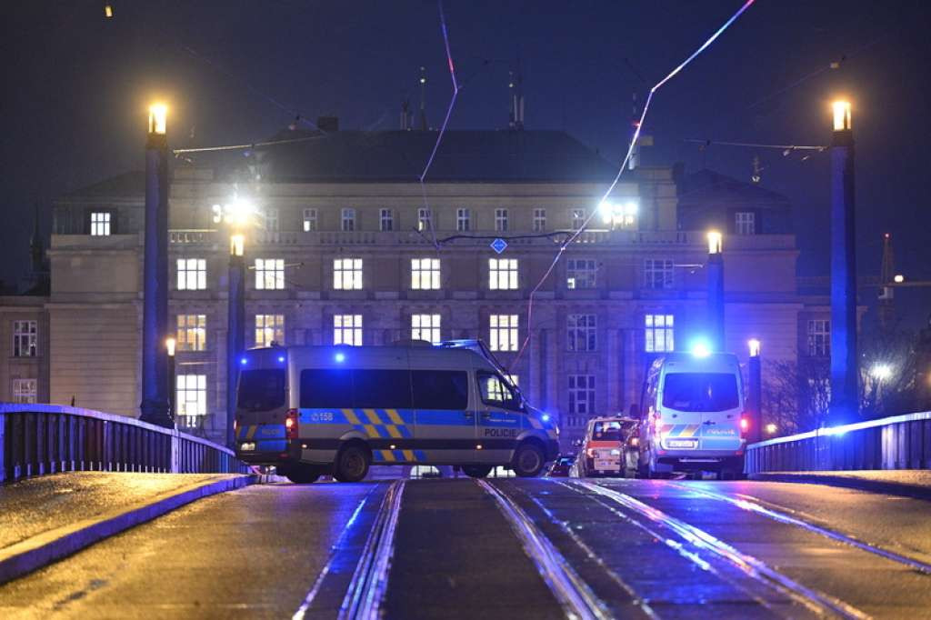 Slovačka policija uhapsila muškarca zbog prijetnje da će kopirati napad u Pragu