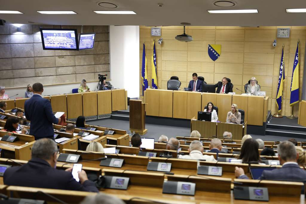 Počela sjednica Doma naroda FBiH, delegati o pravu na pratnju tokom poroda