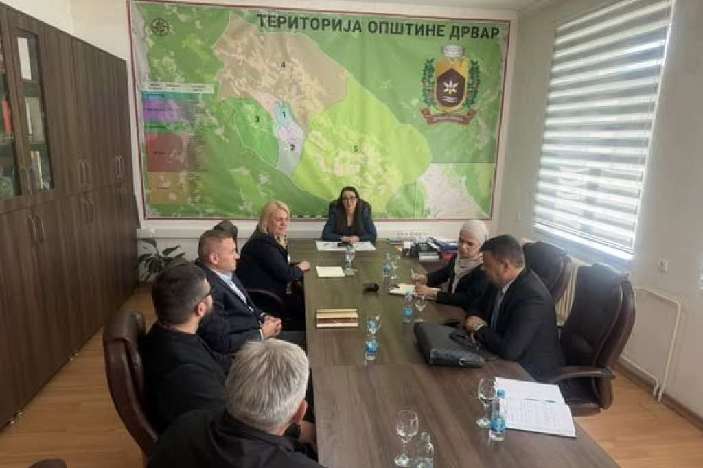 Hurtić posjetio povratničko selo Trubar kod Drvara nakon napada i pljačke