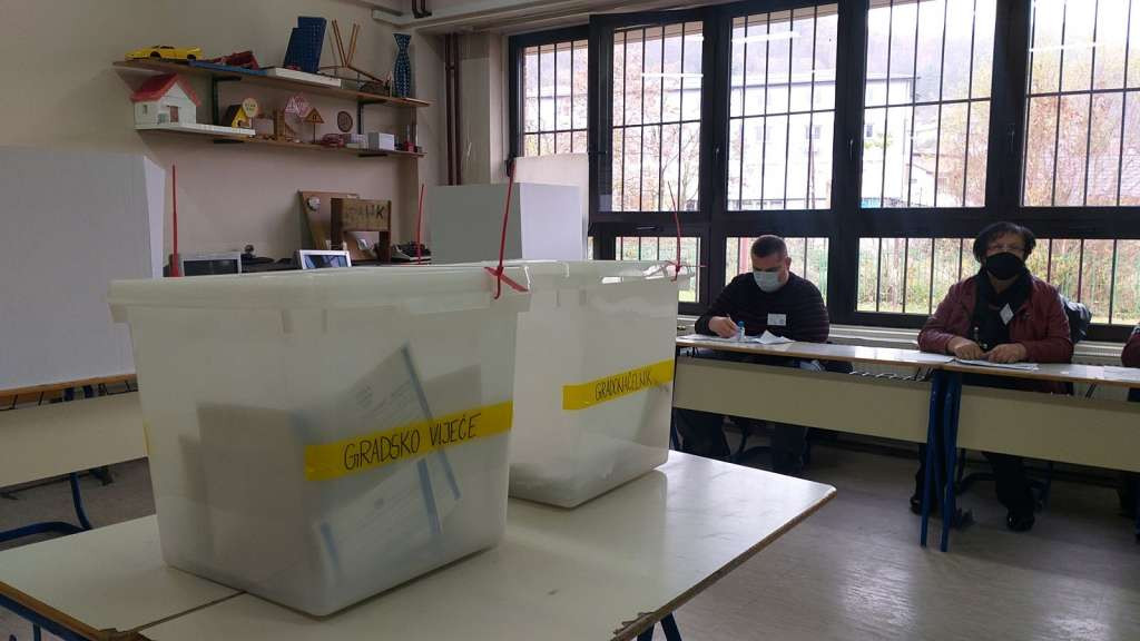 Pripreme za prijevremene izbore u Tuzli, 111.000 građana ima pravo glasa