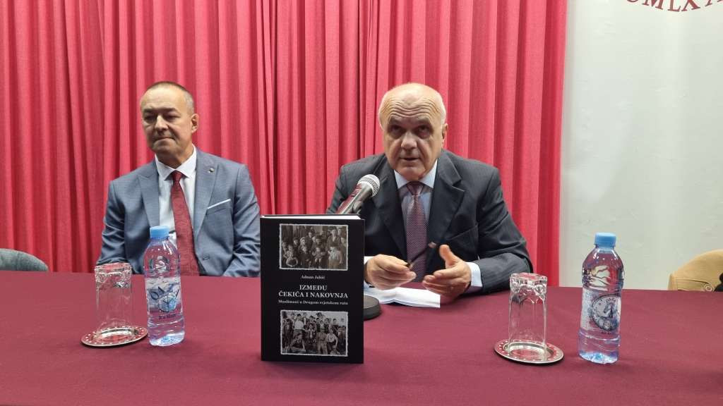 Promovirana knjiga 'Između čekića i nakovnja' profesora Adnana Jahića