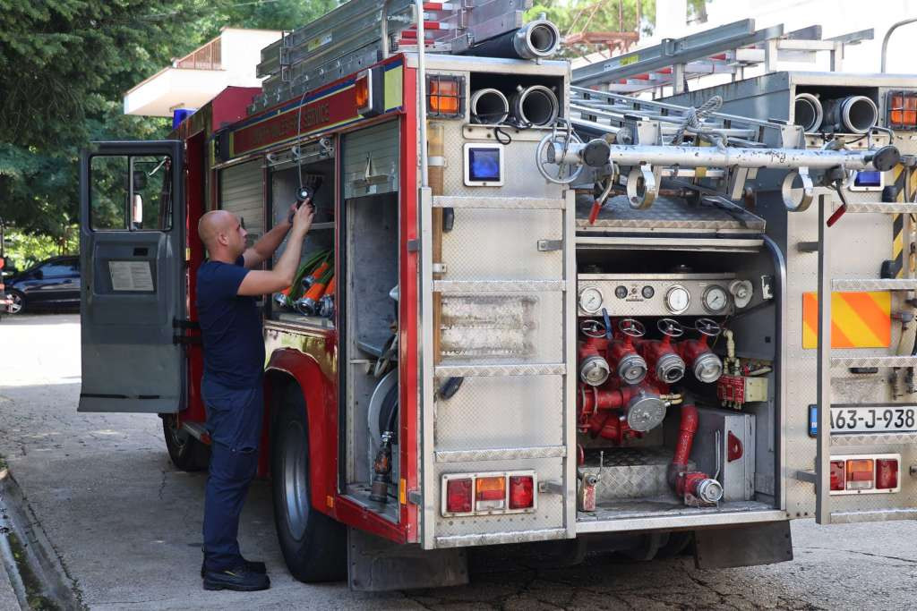 Ugašen požar na deponiji Uborak