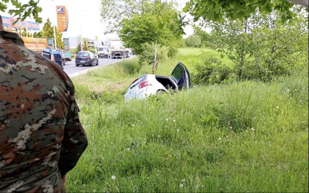 EUFOR-ova patrola spasila dvije osobe iz saobraćajne nesreće na cesti Gračanica-Tuzla