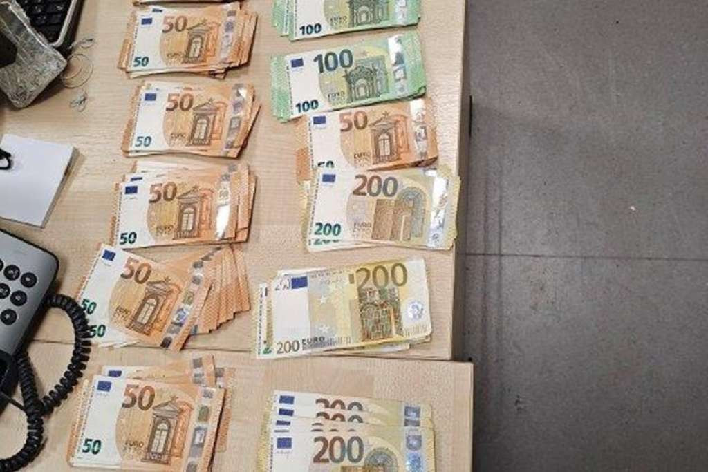 U teretnom vozilu pronađeno neprijavljenih 20 hiljada eura, vozač iz BiH kažnjen sa 6.600 eura