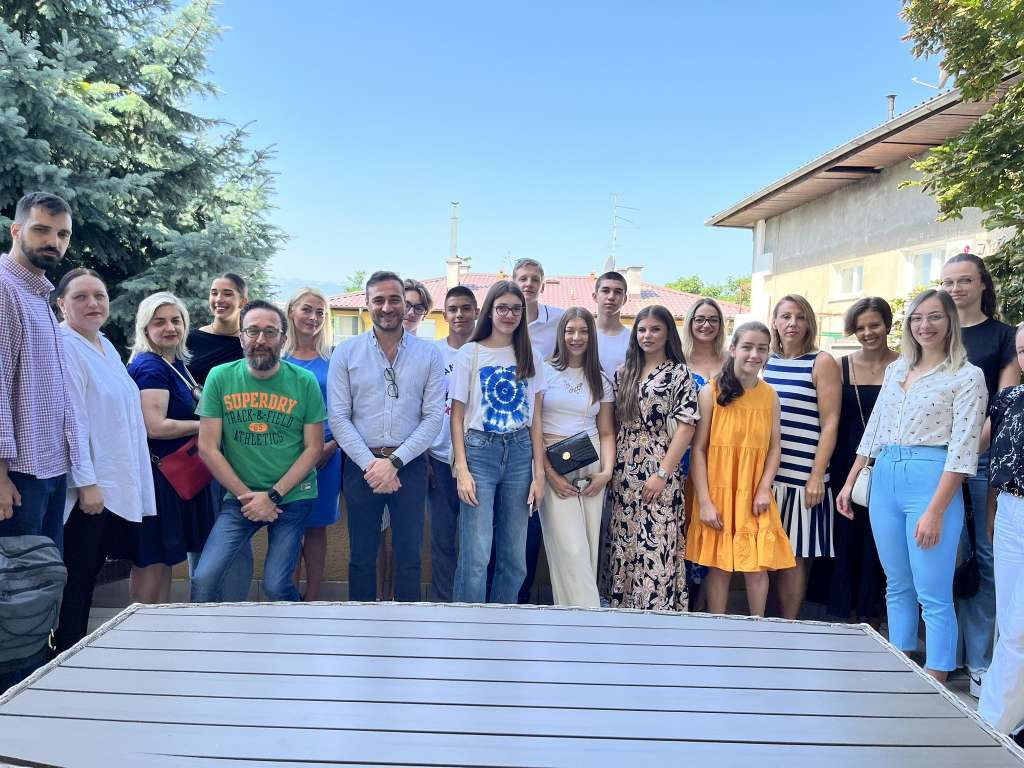 U Ambasadi Italije upriličen prijem za srednjoškolce, sportiste koji idu na sportske igre u Italiji