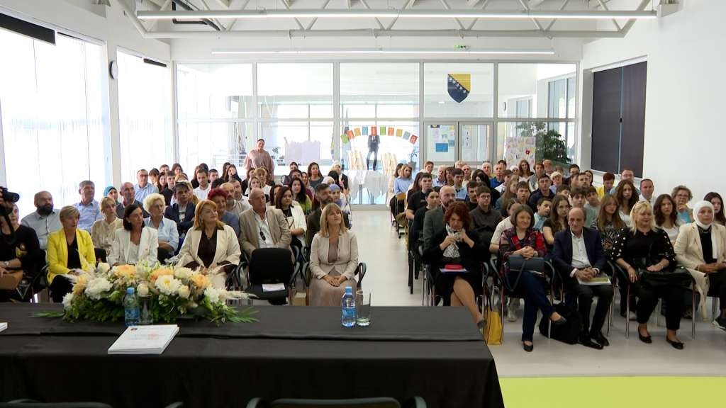 Prezentirano izmijenjeno i dopunjeno izdanje nastavnih materijala o opsadi Sarajeva i genocidu