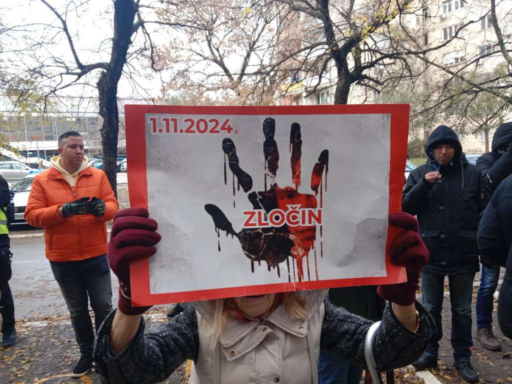 Srbija: Dugačka kolona studenata stigla pred Skupštinu Vojvodine