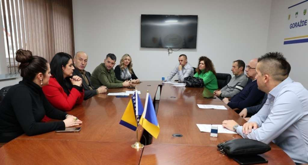 Vlada BPK Goražde i sindikati postigli dogovor: Osnovica 400 KM, jednokratna pomoć 750 KM