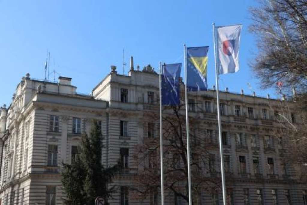 Vlada KS naložila pojačan inspekcijski nadzor nad reklamnim panoima uz javne ceste
