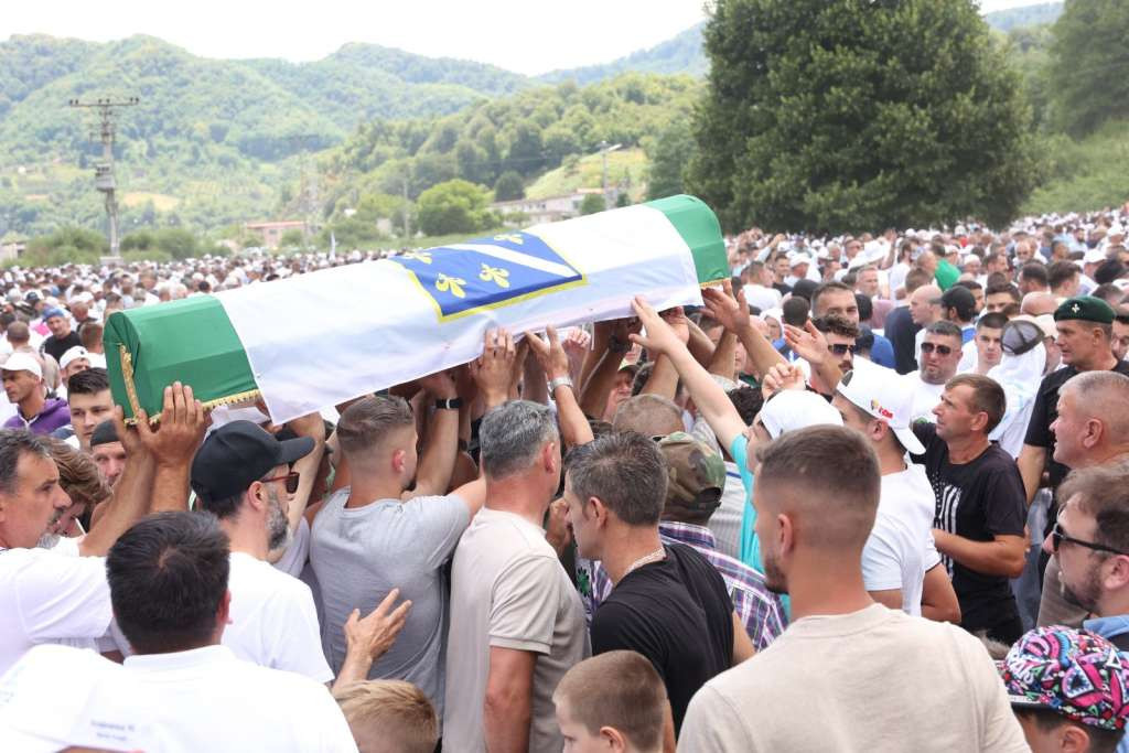 Kosor: Čista mržnja i zlo uzrokovali su strašne zločine koje je sud kvalificirao kao genocid