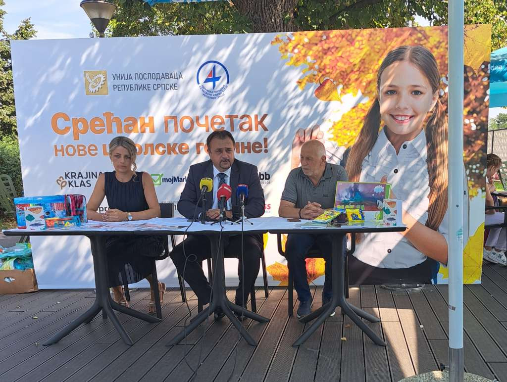 Poslodavci u RS donirali školski pribor osnovcima iz višečlanih porodica