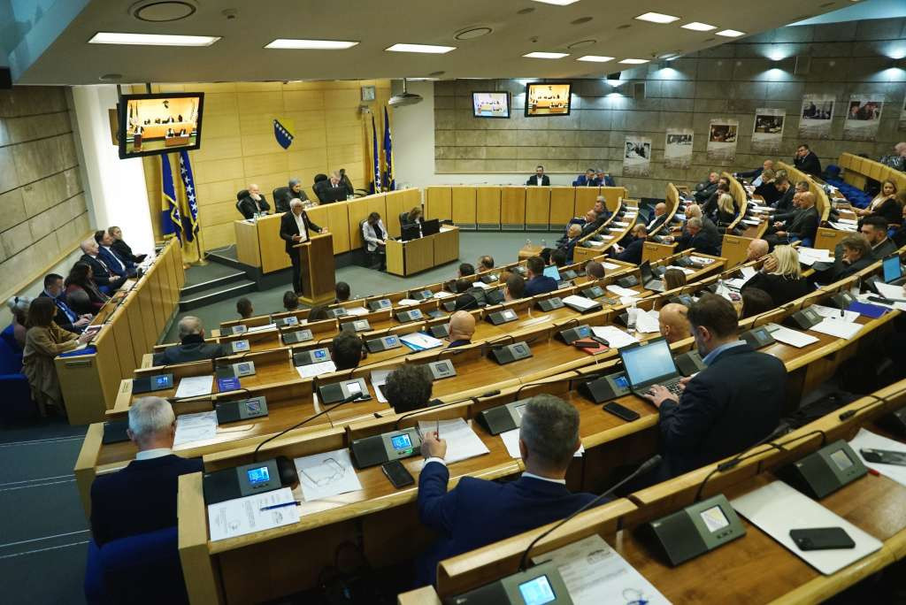 Više od dva sata trajala pauza u zasjedanju Predstavničkog doma Parlamenta FBiH