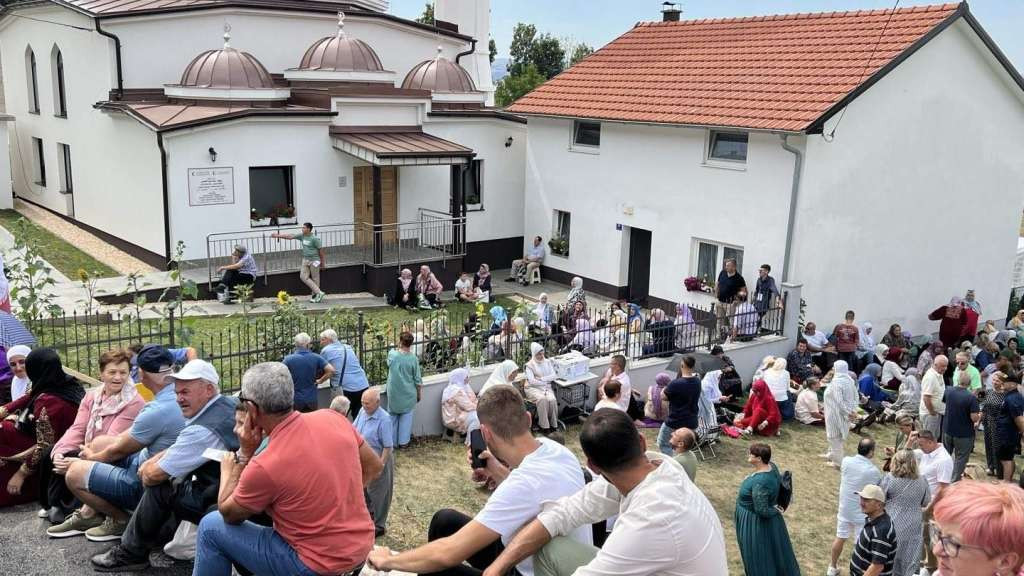 Svečano otvorena džamija u Oplećanima