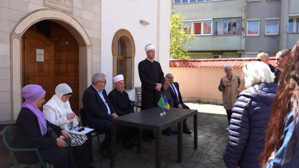 Islamska zajednica uručila pomoć za 34 porodice pogođene poplavama u Prijedoru