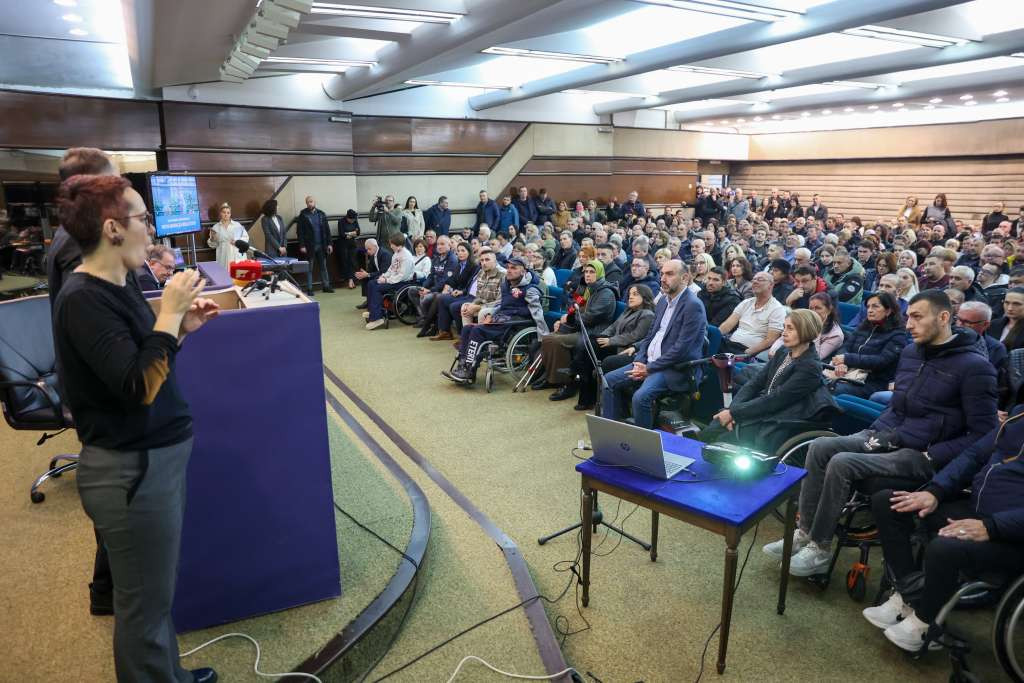 FBiH ulaže u inkluziju: Uručeni ugovori o poticajima za zapošljavanje osoba s invaliditetom