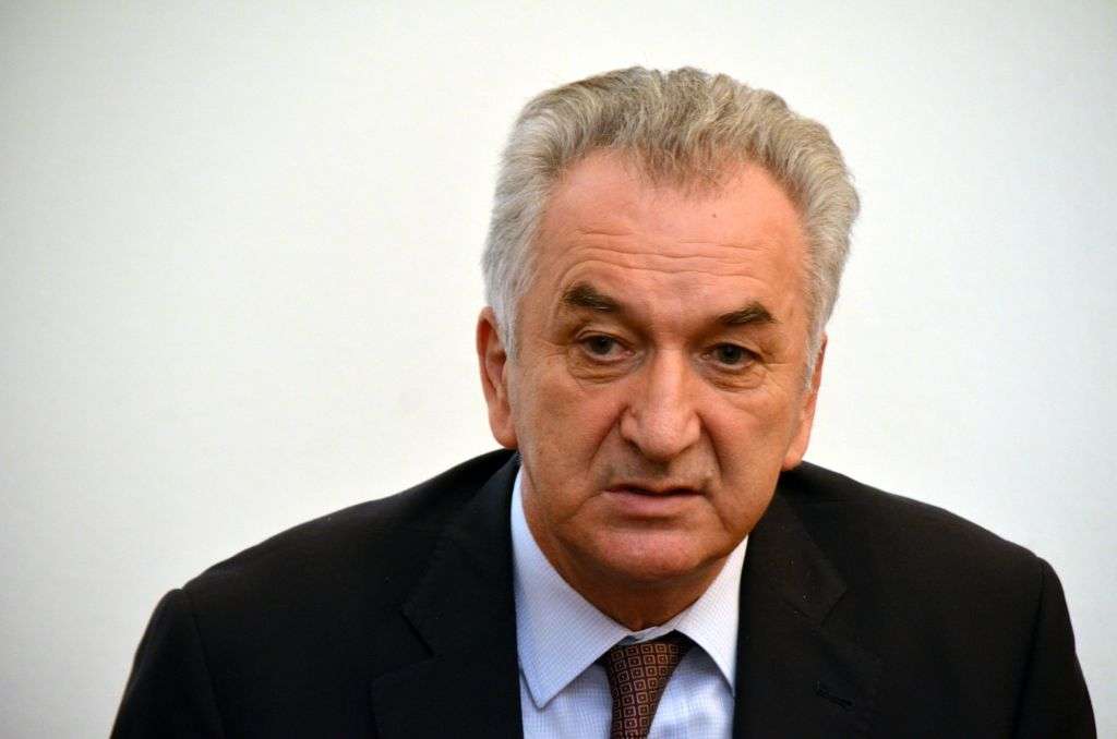 Šarović: Prestanite zveckati oružjem