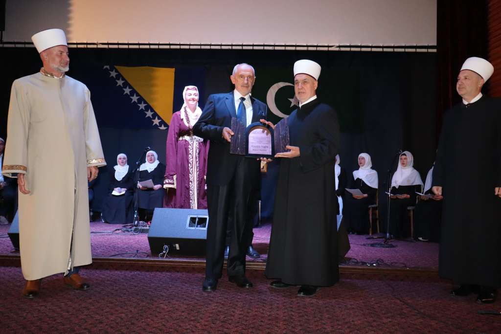Reis Kavazović uručio Povelju Turhan Emin–bega muftiji sarajevskom Nedžadu Grabusu i Rijadu Raščiću