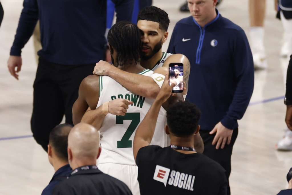 Boston na korak do rekordne 18. NBA titule