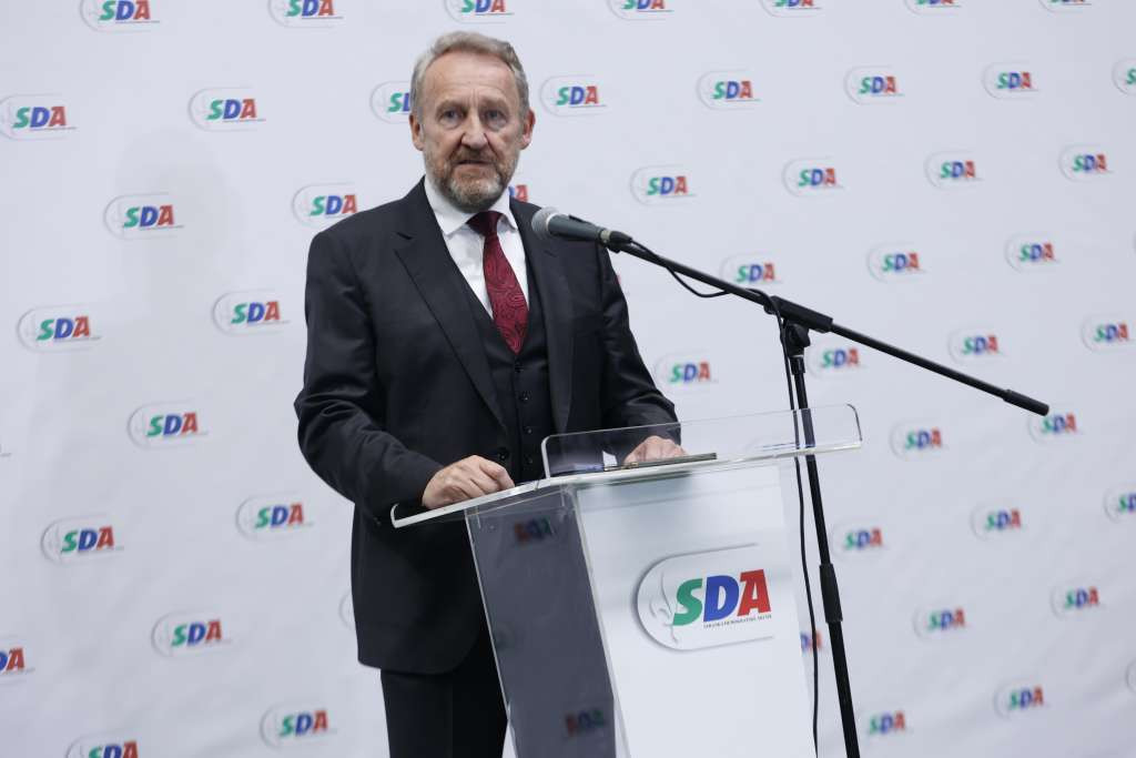 Izetbegović: U fokusu SDA ostaje vladavina prava, vođenje stranke predati mlađima