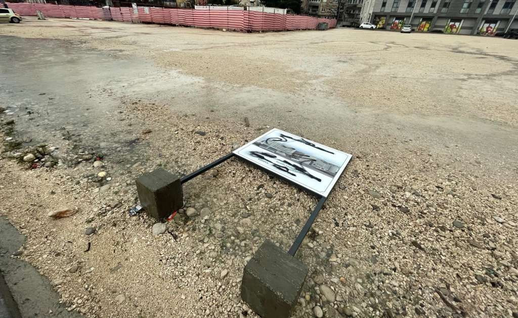 U Mostaru oborena i išarana ploča s prikazom centra "Mevlana"