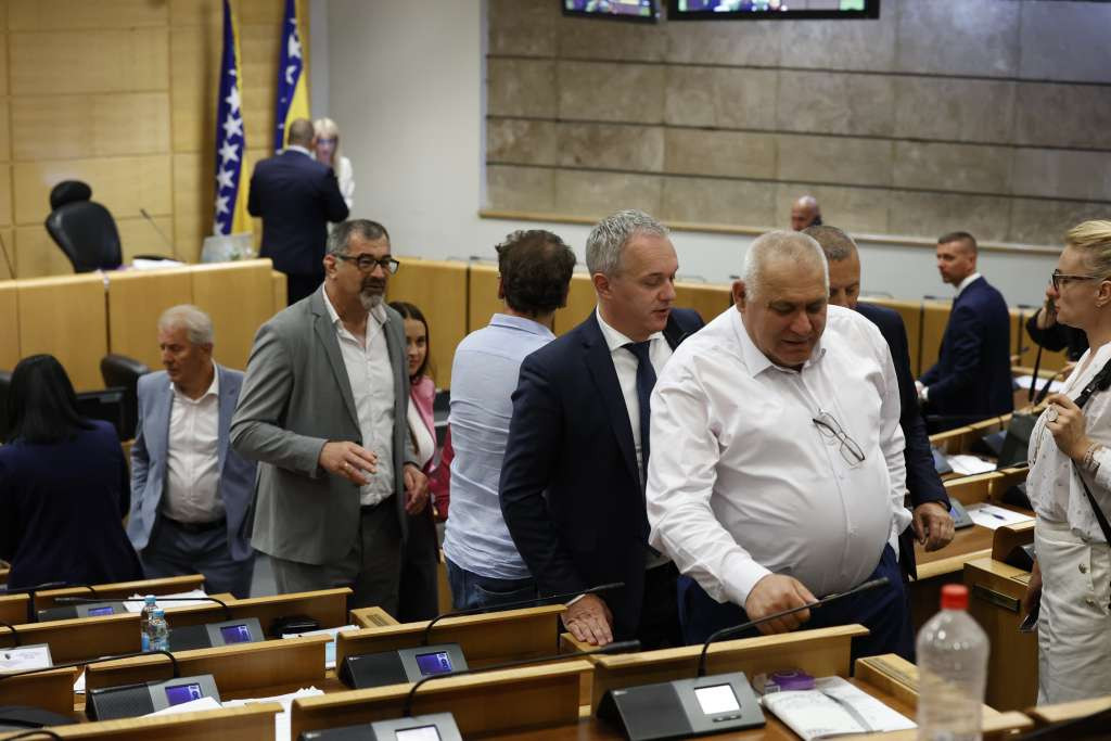 Zatražena istraga nakon odgađanja sjednice Doma naroda Parlamenta FBiH