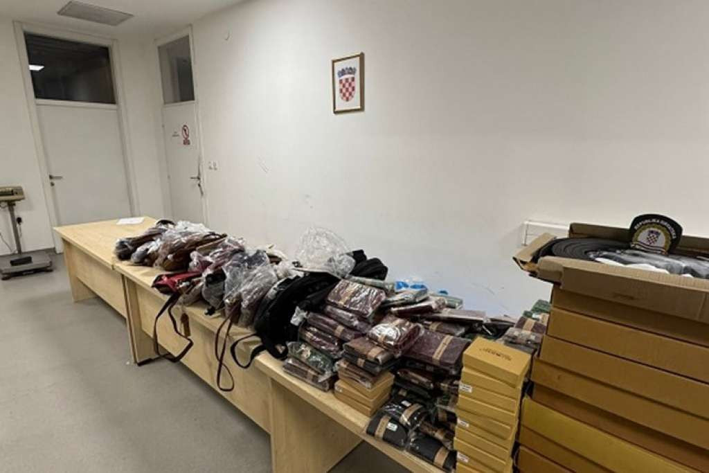 Državljaninu BiH na granici oduzete torbice, novčanici, parfemi