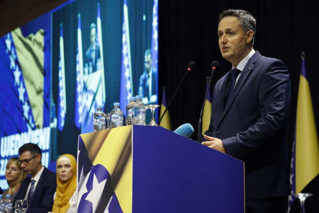 Bećirović: Ljudima moramo pokazati dobar put u lošem vremenu