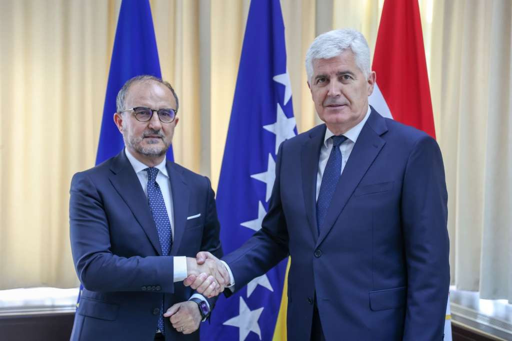 Čović razgovarao s ambasadorom EU Luigijem Sorecom