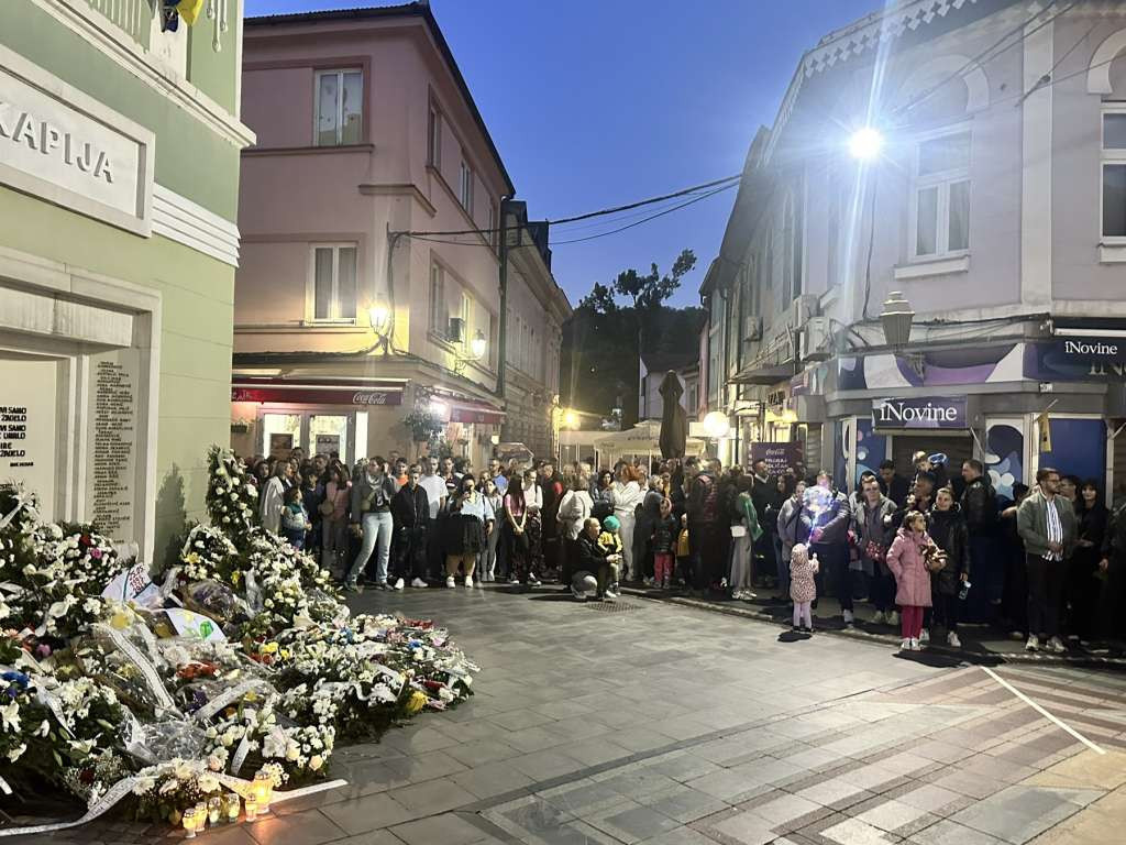 Zvukom sirene okončana komemoracija za žrtve ratnog zločina na Kapiji